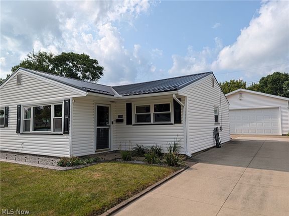 4th image of 2325 Cathy Dr NE