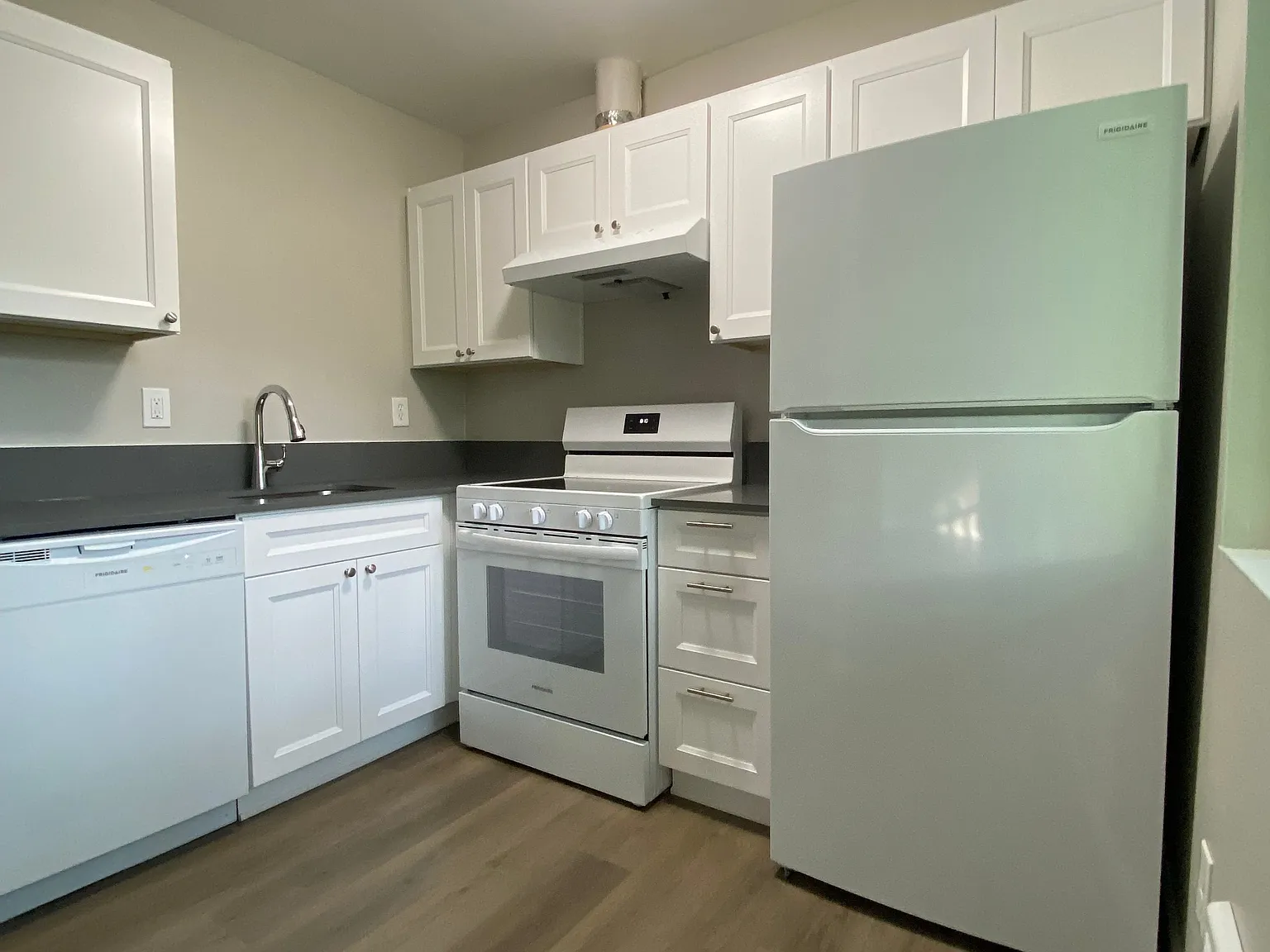 2 bed, 825 sqft, $1,649 — Photo 4