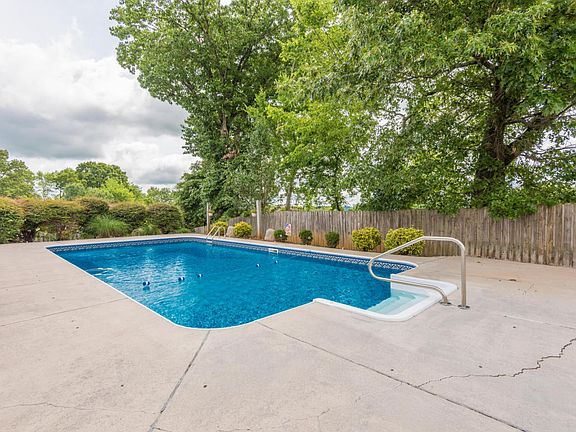 3rd image of 4160 Foothills Dr
