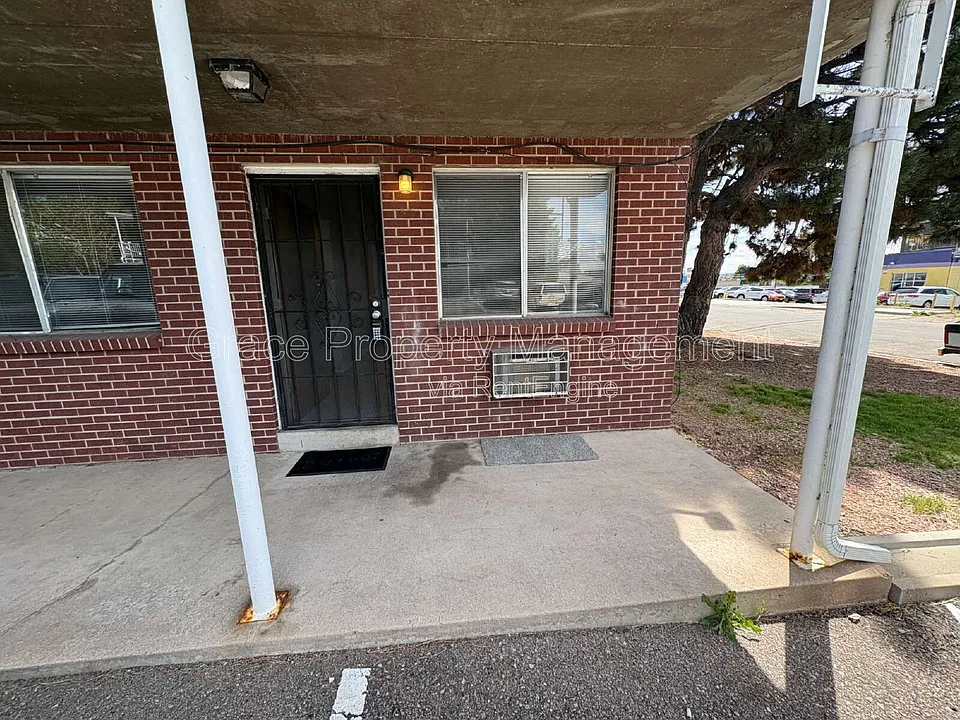 3041 W Hamilton Pl #3