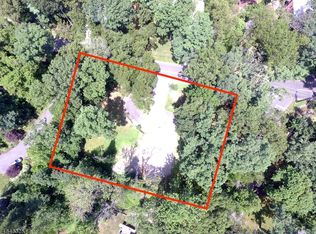 9 Oldchester Rd, Essex Fells, NJ 07021