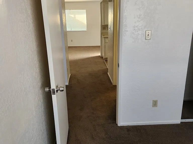 Desert Sun Apartments — Photo 34