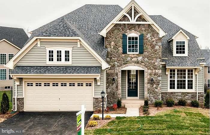 1st image of 7 Broomfield Dr