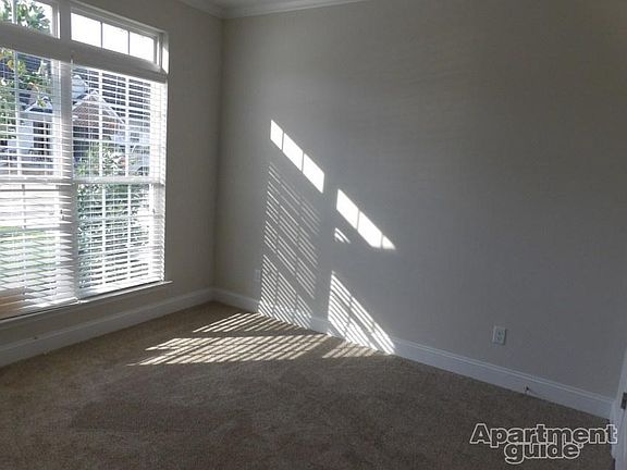 5th image of 1820 Lauren Ln #1820