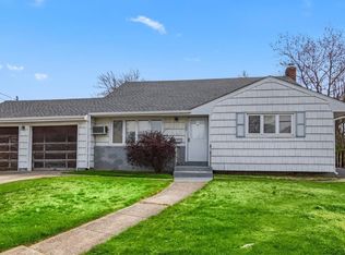 157 Elkton Ln, North Babylon, NY 11703