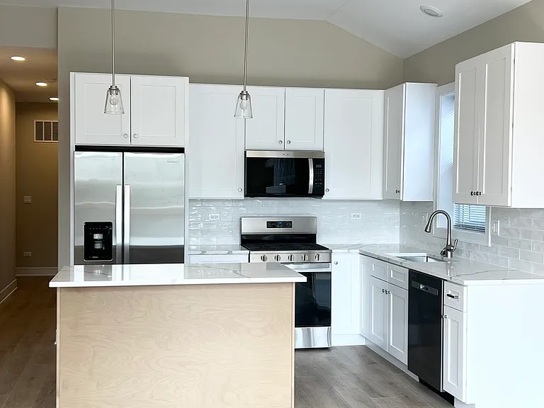 4934 S Champlain Ave #3 — Photo 4