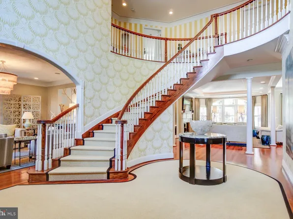 2205 Windsor Rd, Alexandria, VA 22307
