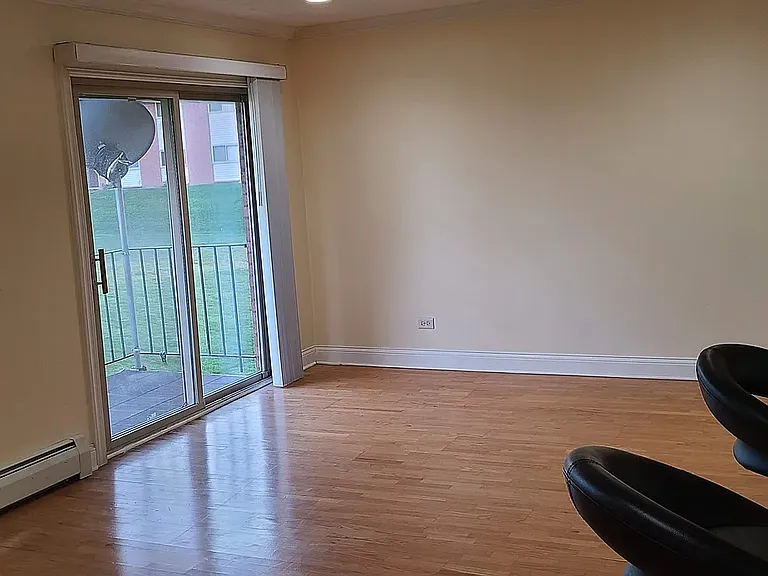693 E Fullerton Ave #208 — Photo 9