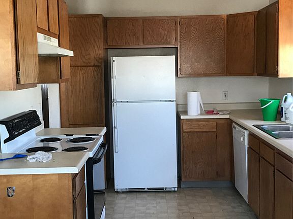 3rd image of 3625 Centennial Cir APT 4