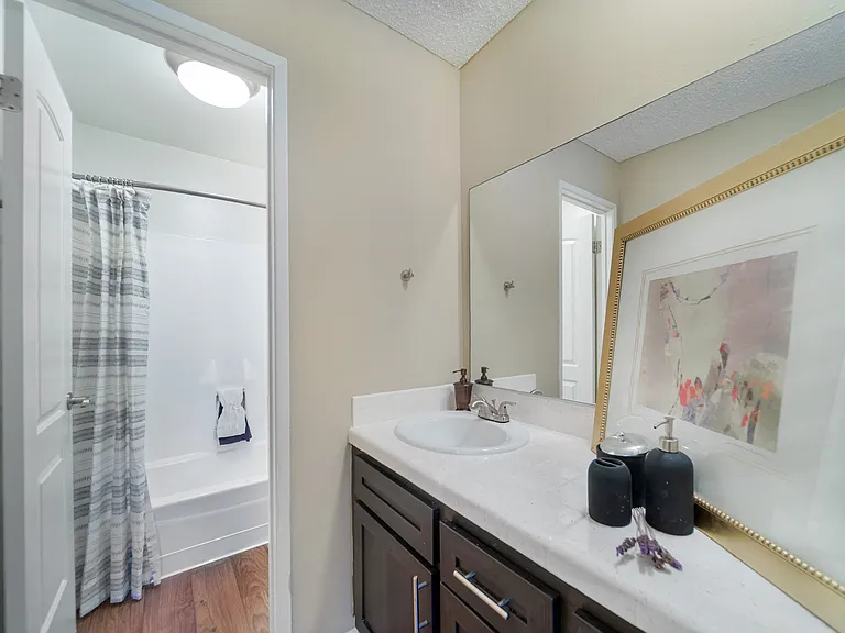 Chatsworth Pointe Apartment Homes — Photo 16