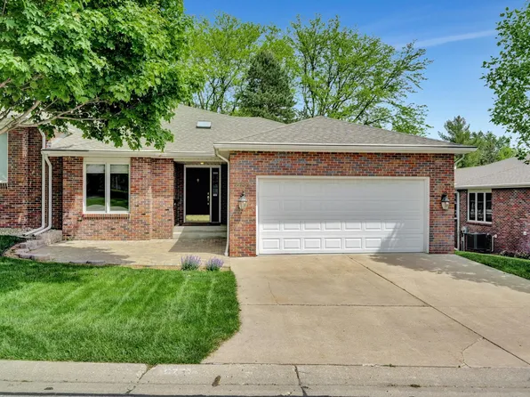 6731 Flint Ridge Rd, Lincoln, NE 68506