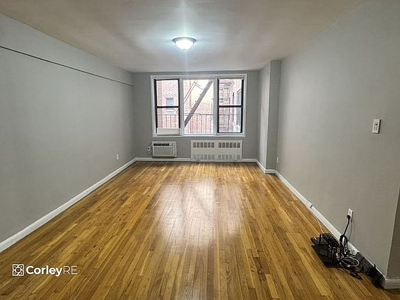 2nd image of 330 Lenox Rd APT 4T