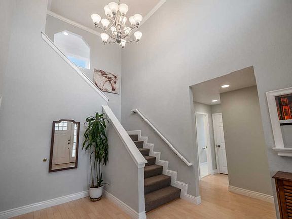 4th image of 527 Highland Ave