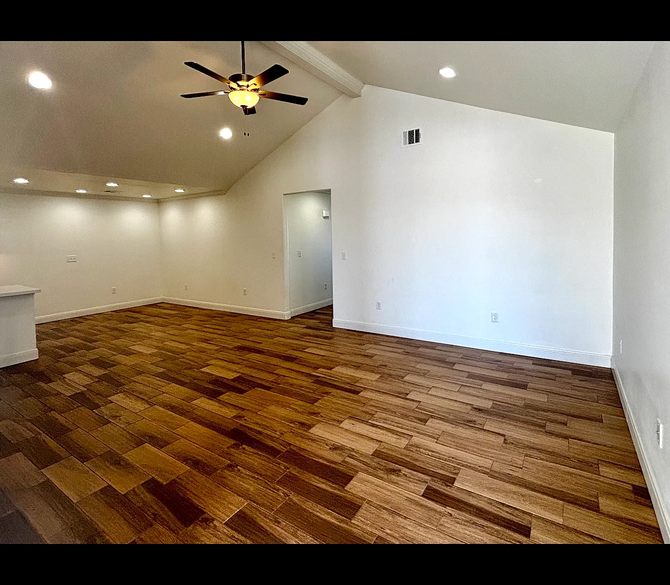 3 bed, 1285 sqft, $2,050 — Photo 3