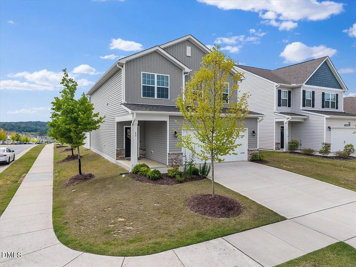 4 bed, 2.5 bath, 2294 sqft, $2,500 — Photo 3