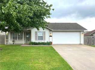 1107 W Flynt St, Siloam Springs, AR 72761