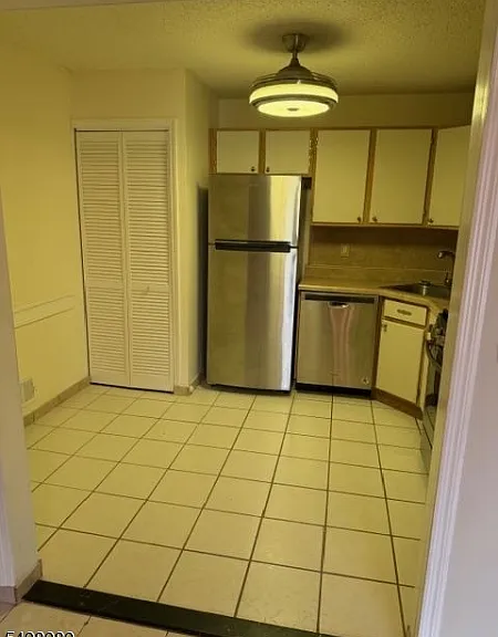 540 Holly Ct — Photo 5