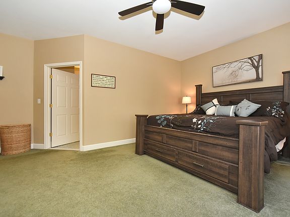 4th image of 11 Larkspur Dr