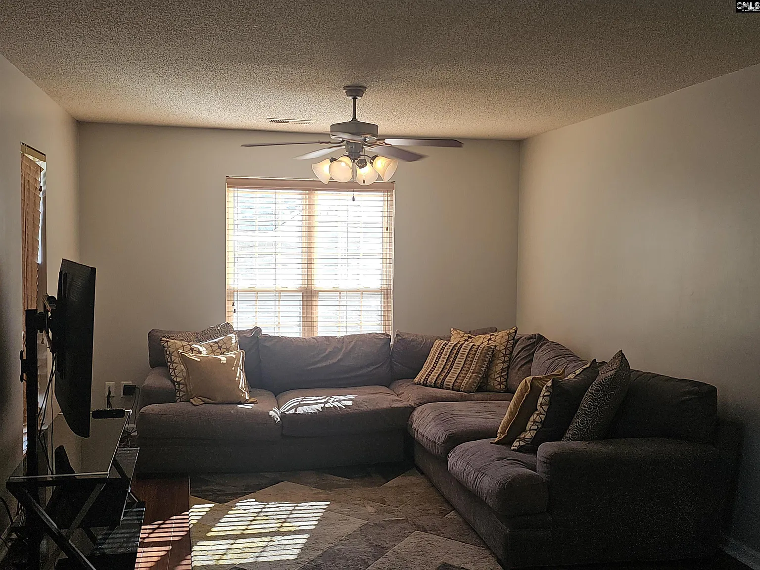 3 bed, 1150 sqft, $1,800 — Photo 3