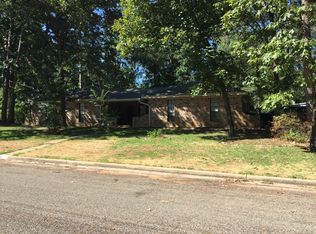 1809 Hollybrook Dr, Nacogdoches, TX 75965