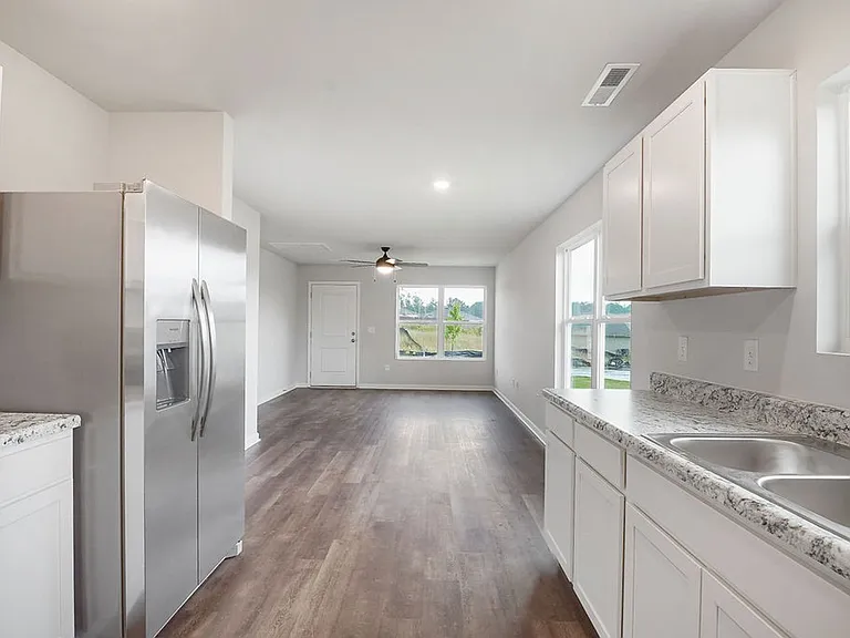 813 Ashford Dr — Photo 8