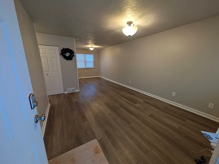 799 Gates Ave — Photo 3