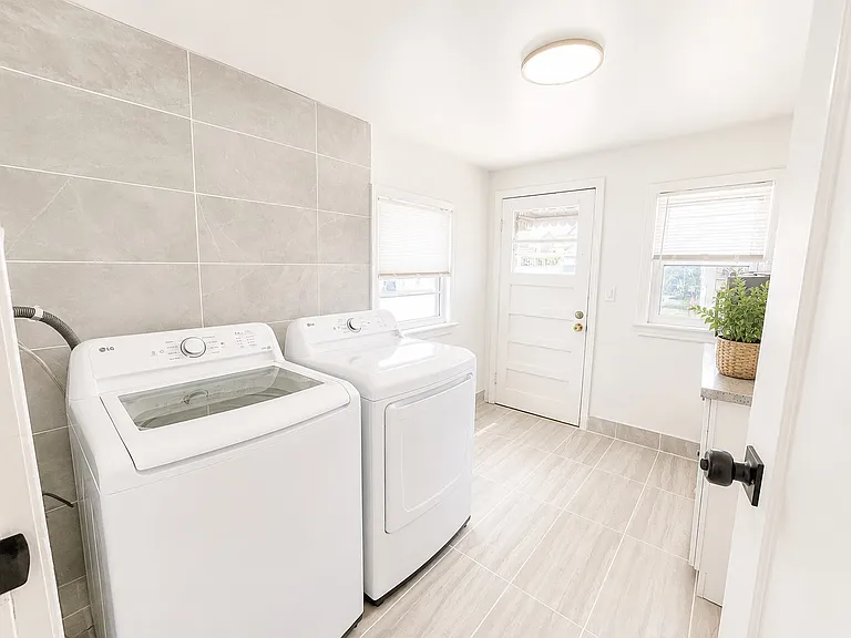 51 Dewitt St #1 — Photo 7
