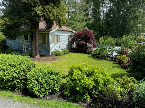 10234 Fischer Pl NE, Seattle, WA 98125