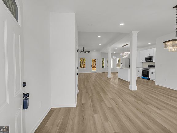 4th image of 45 Mayfair Way