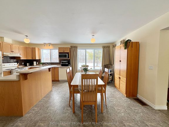 5th image of 1297 Barry Rd