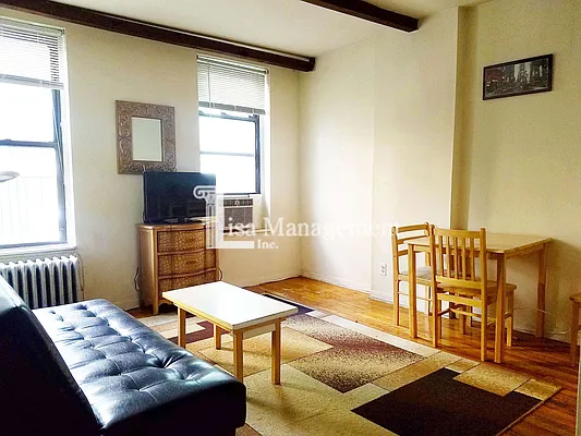 Rented by Lisa Management | media 22