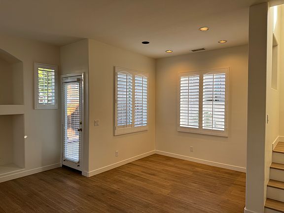 3rd image of 142 Cherrybrook Ln