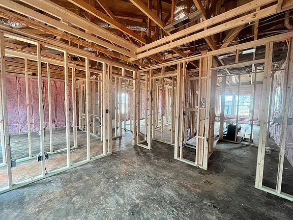 5th image of 16 Poplar St