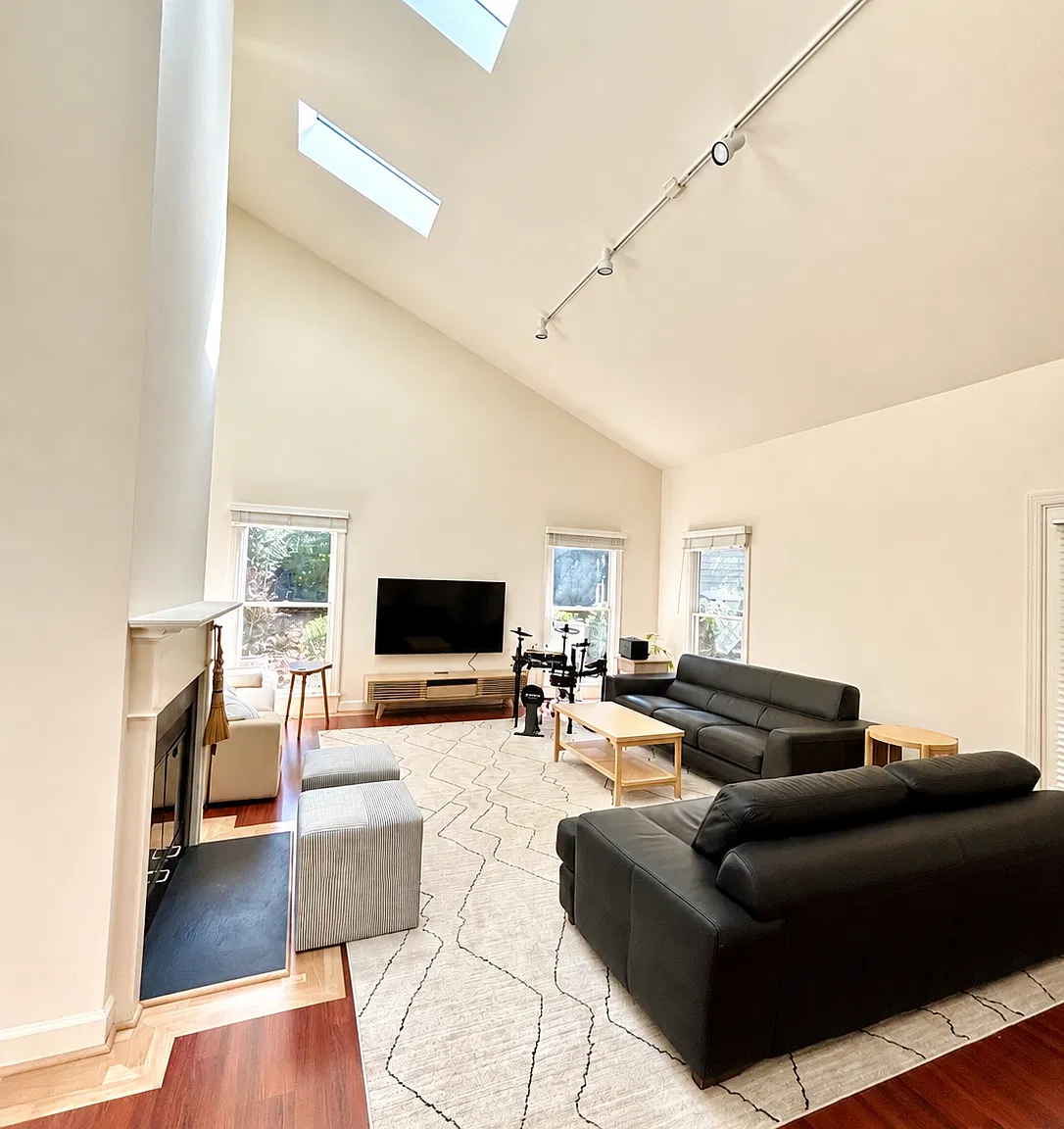 4 bed, 2641 sqft, $5,850 — Photo 2
