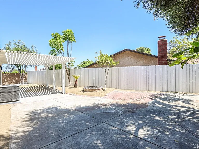 2452 E Brenda St — Photo 33