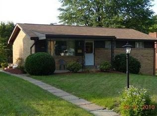 116 Manchester Dr, Irwin, PA