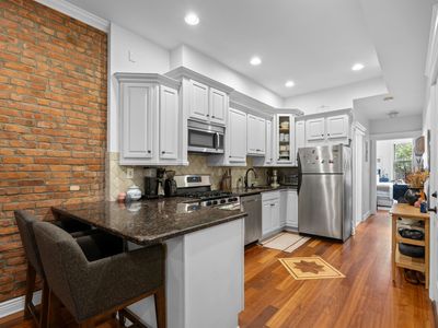 352 7th St APT 2, Jersey City, NJ, 07302