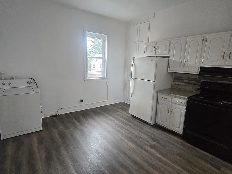 6 E Main St #A — Photo 3