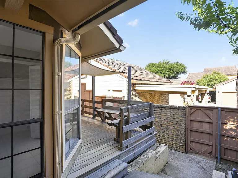 2606 Encina — Photo 7