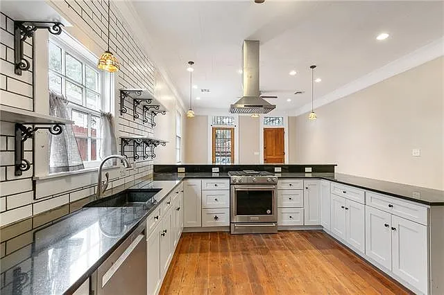 2404 Bienville St — Photo 8
