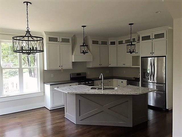 2nd image of 607 Ladd Ave