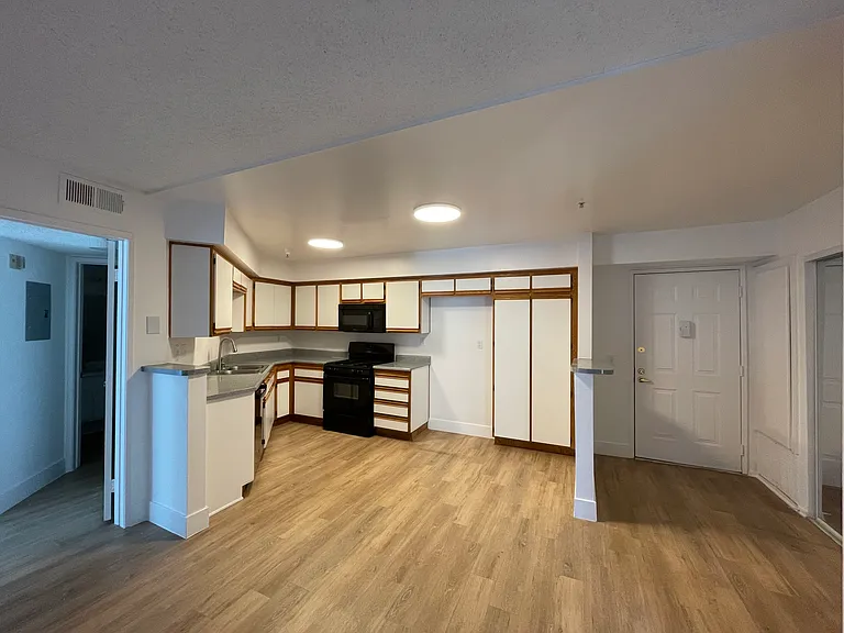 2030 Fair Park Ave #10 — Photo 9