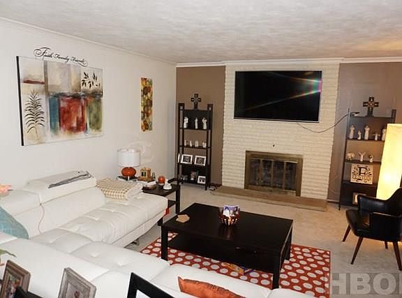 2nd image of 715 Winterberry Dr