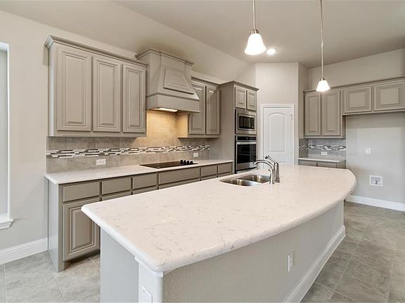 5th image of 608 Washington Ave