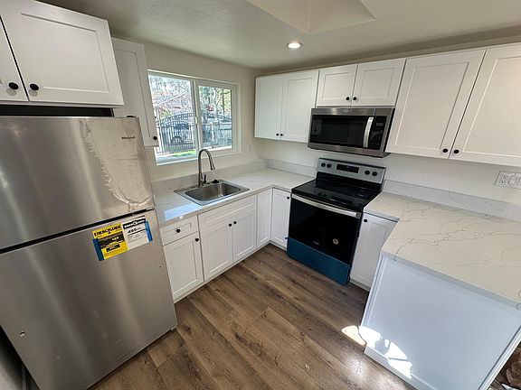 4th image of 7952 Vanalden Ave