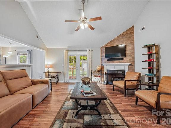 5th image of 1120 Warpers Ln