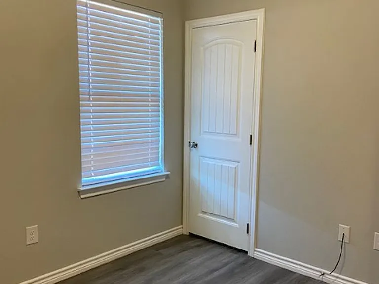 2842 Melissa Ln — Photo 16