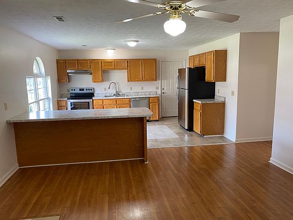 5th image of 411 Sara Leigh Dr #1