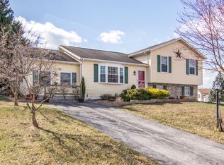 1 Iris Ct, Hanover, PA 17331
