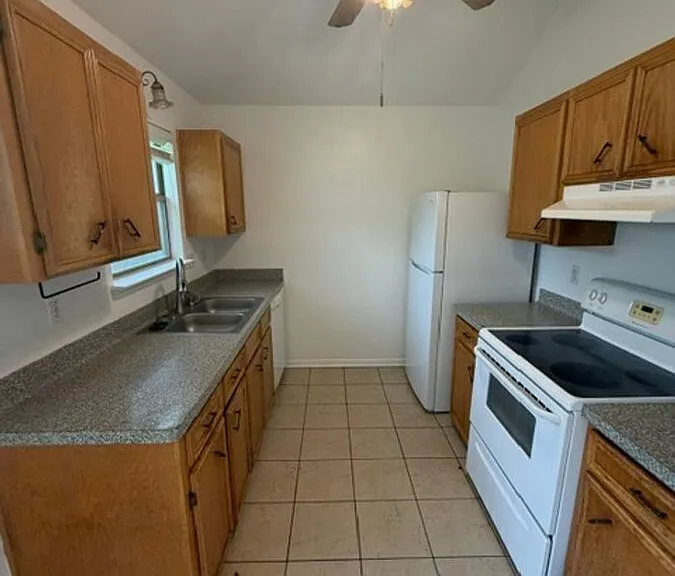 2204 Sherman Dr — Photo 8